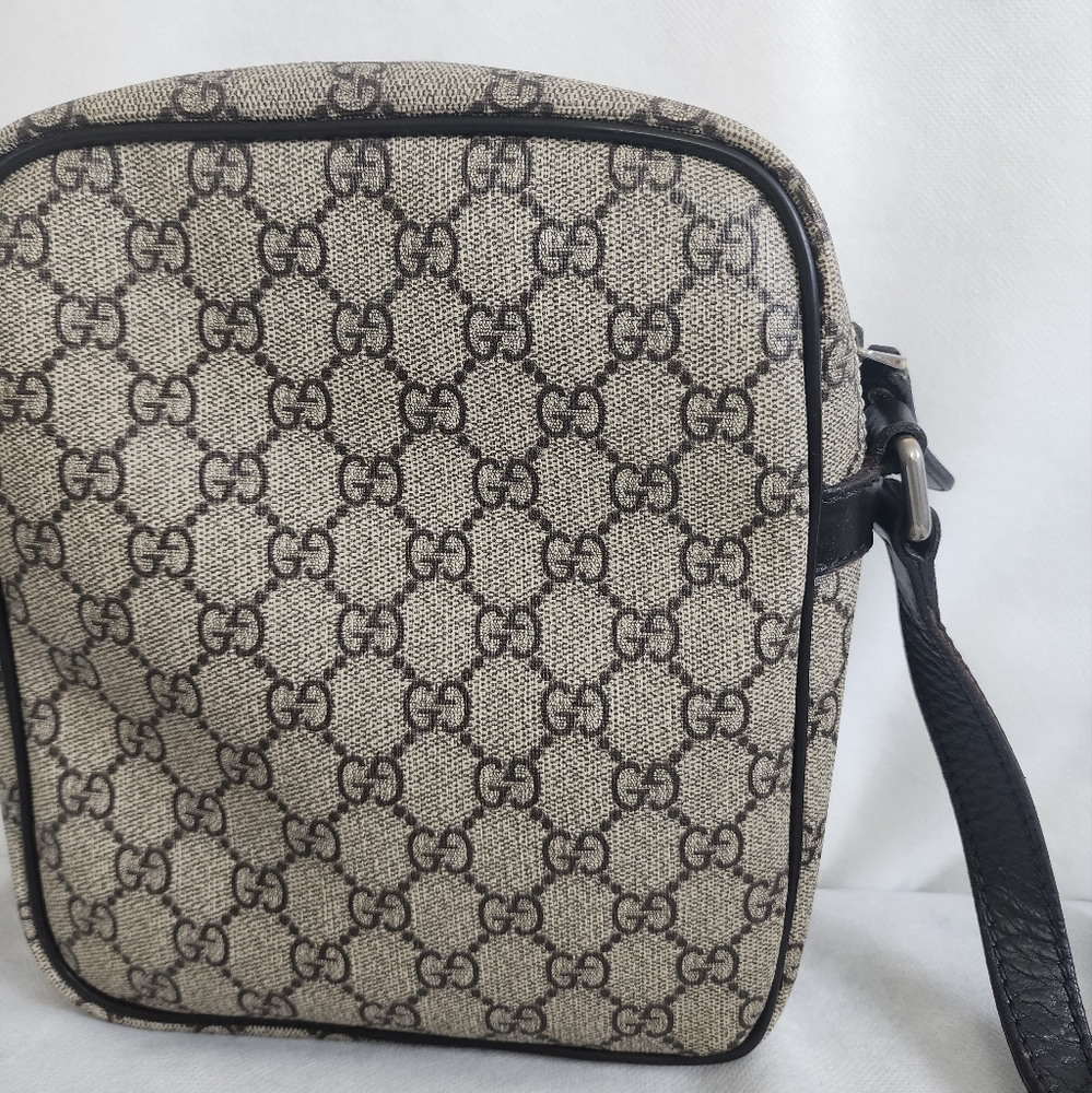 ✨️GUCCI GG Supreme Front Zip Messenger Bag - Picture 7 of 16
